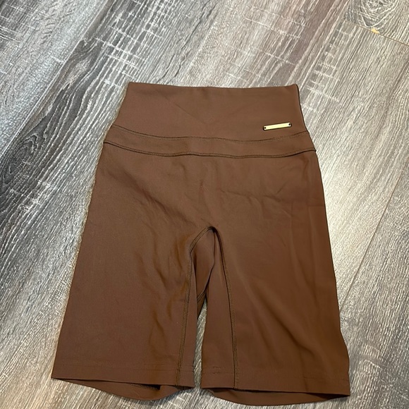 NWOT GYMSHARK WHITNEY SIMMONS BIKER SHORTS - Picture 2 of 4